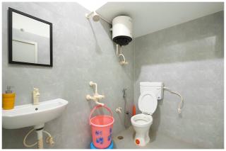 Asharfi Bhawan Hotel Ramam Palace Near Ram janam Bhoomi - Fully Air conditioning Comfortable Room - Free Wifi And Room Facilities - Affordable Hotels at Prime Location - 3