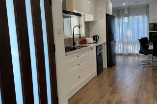 Modern 3BDR Family Home in Werribee - 2