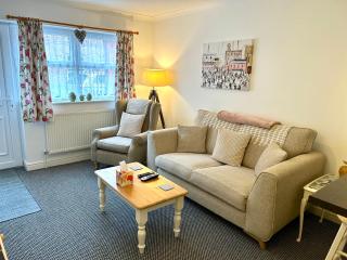 Modern 2 Bedroom Ground Floor Apartment with Parking Ripon City Centre - 6