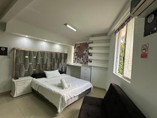 RG Deluxe Studios, 5 min Clínica Imbanaco, Cosmocentro y Plaza de Toros - 1