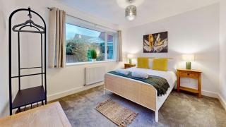 Large 5 Bed Detached Bungalow with Garden and Driveway - 7