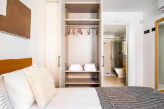 Blueground El Raval city view nr Plaça Reial BCN-198 - 1