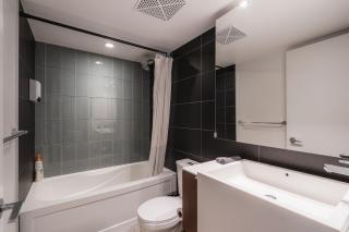 Stylish Modern Condo in the Heart of Toronto - 6