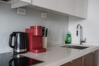 Stylish Modern Condo in the Heart of Toronto - 5