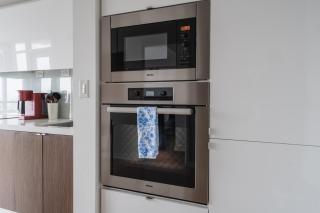 Stylish Modern Condo in the Heart of Toronto - 3