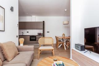 Blueground El Raval city view nr Plaza Catalunya BCN-202 - 9