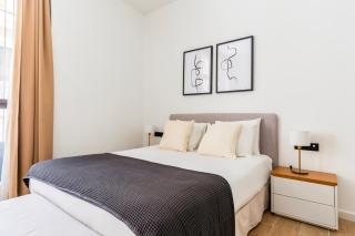 Blueground El Raval city view nr Plaza Catalunya BCN-202 - 4