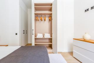 Blueground El Raval city view nr Plaza Catalunya BCN-202 - 2