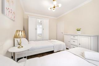 Charming French Getaway Spacious Apartment with Garden and Parking - 2