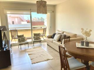 Check and Home - Arenales - 4 Huéspedes con Balcón a la Calle y Cochera - 5