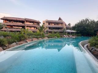 Luxury Oceanfront Escape - 8