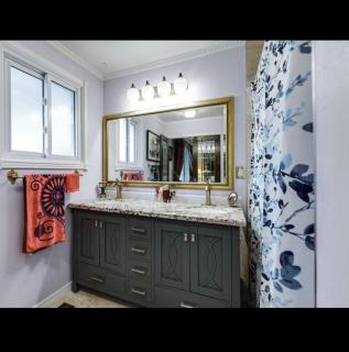 Grimsby Lakeside Vacation Home - 3