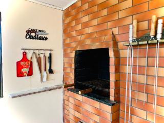 Casa Vintage 5 Quartos, Gramado frente e fundos , Roupas de cama completo , 4 Garagens, 9 camas - 1