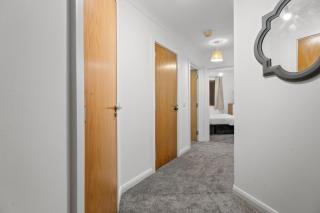 STYLISH RETREAT- 2 bed city centre apartment - 3