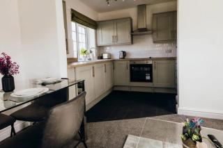 1 Bedroom apartment suite by Brookland Stays Serviced Accommodation & Short Lets in treetop hideaway with Free WiFi - 2