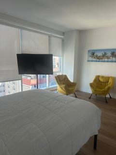 Bright, Modern Studio in White Plans - 0