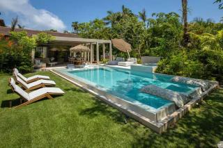 Luxury 5BR Villa with Pool Jacuzzi 2 Golf Carts - 0