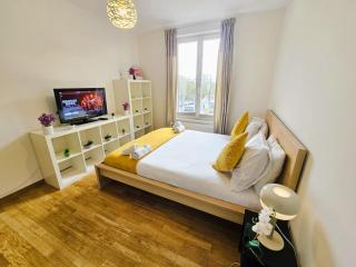 Modern City 1BR w balcony&private parking - 8