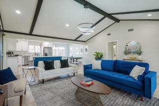 Perfect Getaway Home w Pool Jacuzzi Cinema Room - 4