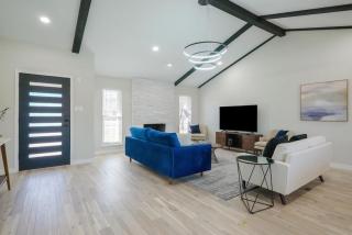 Perfect Getaway Home w Pool Jacuzzi Cinema Room - 2