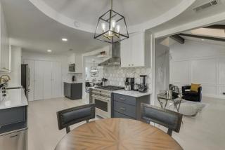 Modern and Spacious Dallas Getaway w Private POOL - 8