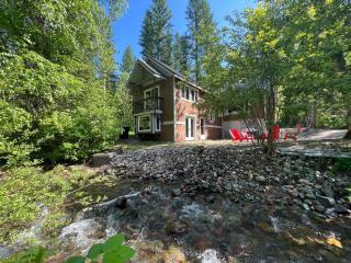 Glacier Snow Fox Lodge - Inside Glacier Park - 9