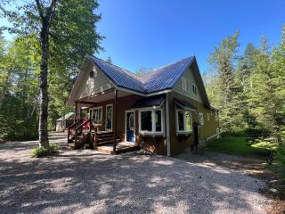 Glacier Snow Fox Lodge - Inside Glacier Park - 8