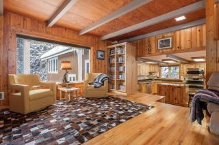 Glacier Snow Fox Lodge - Inside Glacier Park - 5