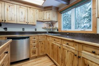 Glacier Snow Fox Lodge - Inside Glacier Park - 2