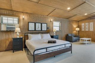 Spacious Ranch Style Home w Cinema Room - 9