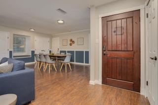 5BD-3BA in the Heart of Dallas wit Pool & Hot Tub - 1