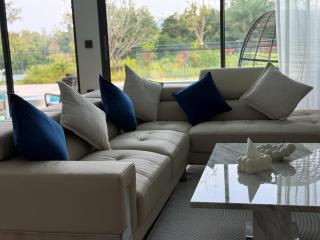 The Sunshine Beach Family Suite with Pool - 2