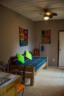 Roatan Backpackers' Hostel - 3