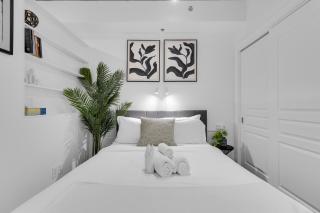 Dreaming at the Base of the Mountain With Parking - 8