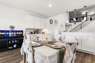 Lux Villa Private Backyard • 86” TV• Theater •Pong - 8