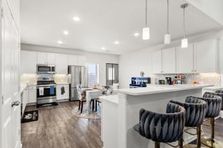 Lux Villa Private Backyard • 86” TV• Theater •Pong - 6