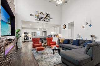 Lux Villa Private Backyard • 86” TV• Theater •Pong - 4