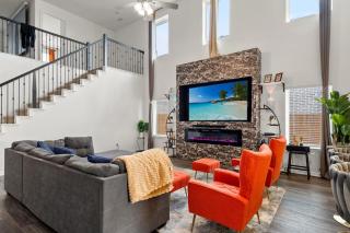 Lux Villa Private Backyard • 86” TV• Theater •Pong - 3