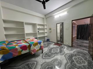 Tej Home Stays and Guest House - 9