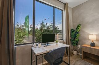 Ascent 1008 Cozy 2BR I 2BA - Pool - Gym - Free Parking - 4