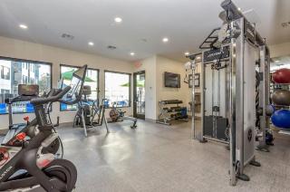 Ascent 1008 Cozy 2BR I 2BA - Pool - Gym - Free Parking - 2