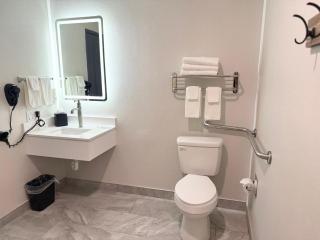 Quality Inn Ponca City - 2