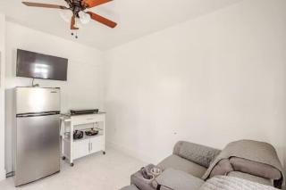 Cozy Private Apartment in Vero Beach with Garden View - 6