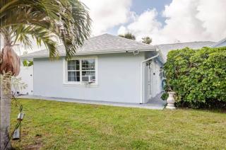 Cozy Private Apartment in Vero Beach with Garden View - 4