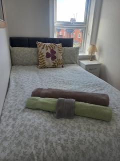 CosyHomeStay Evesham Spacious home W/Free Parking & WiFi - 0