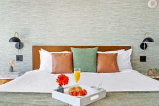 MVR Designer Suite with Balcony and Miami-s Best Views - 8