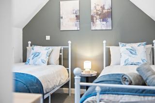 3 Bed & Sleeps 8, Free Parking - 15 mins from Tottenham Stadium By Stay Aura Holiday Lets London - 5