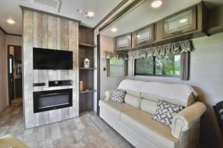 Lakeside Fire Pit • Grill • Games • Picnic Space - 7