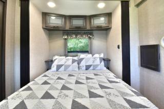 Lakeside Fire Pit • Grill • Games • Picnic Space - 3