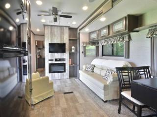 Lakeside Fire Pit • Grill • Games • Picnic Space - 1